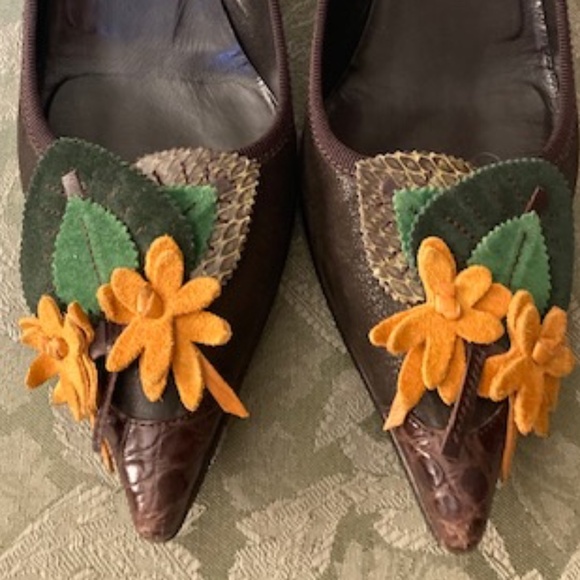 Prada Antic Ciclamino Heels - Picture 3 of 11